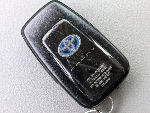 Photo of 2022 Celestial Silver Metallic Toyota Camry Hybrid