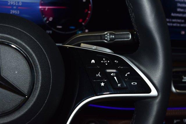 Photo of 2025 MANUFAKTUR Moonlight White Metallic Mercedes-Benz GLE 350