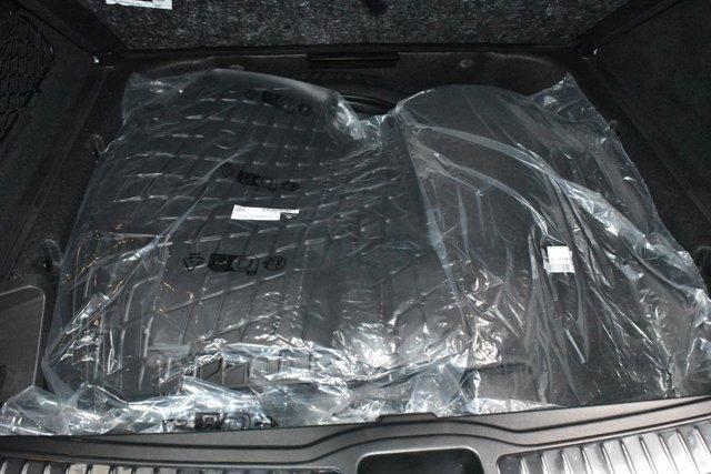 Photo of 2025 MANUFAKTUR Moonlight White Metallic Mercedes-Benz GLE 350