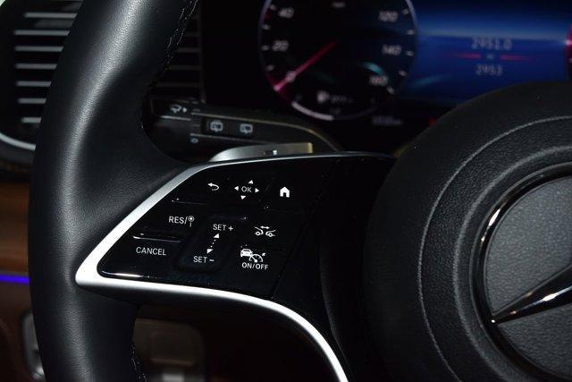 Photo of 2025 MANUFAKTUR Moonlight White Metallic Mercedes-Benz GLE 350