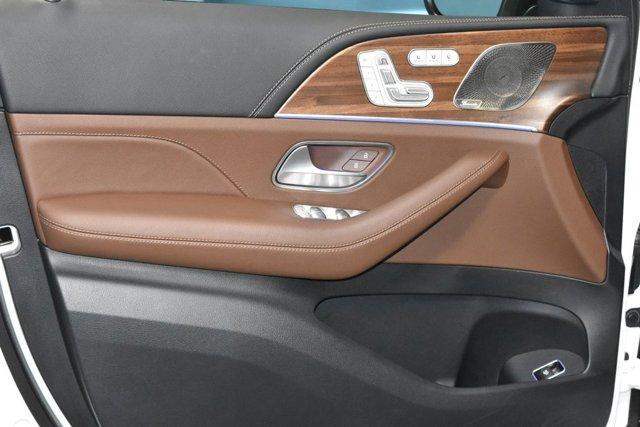 Photo of 2025 MANUFAKTUR Moonlight White Metallic Mercedes-Benz GLE 350