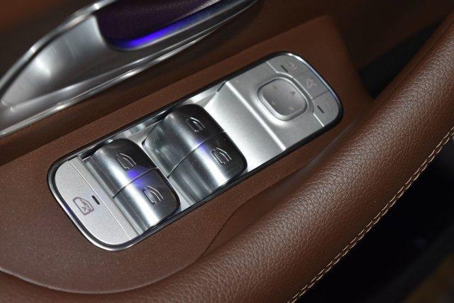 Photo of 2025 MANUFAKTUR Moonlight White Metallic Mercedes-Benz GLE 350