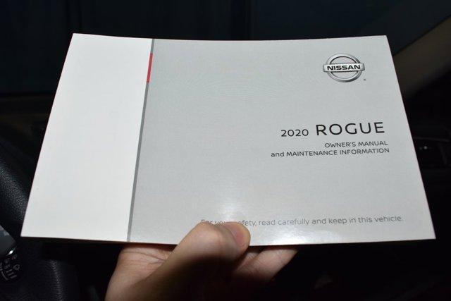 Photo of 2020 Glacier White Nissan Rogue