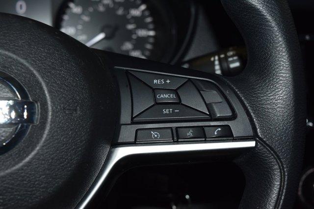 Photo of 2020 Glacier White Nissan Rogue