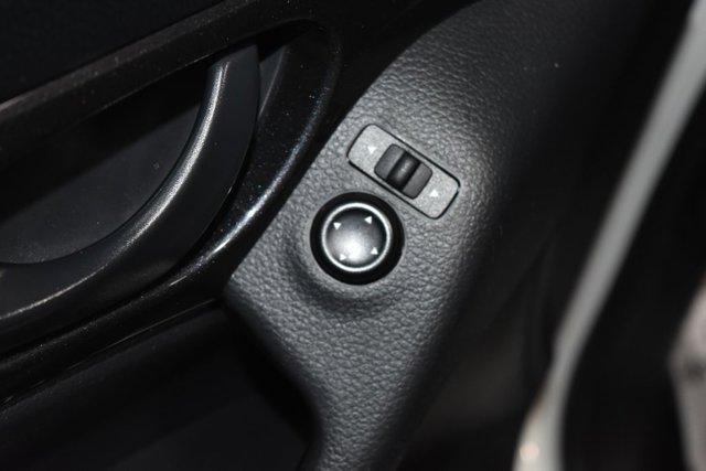 Photo of 2020 Glacier White Nissan Rogue