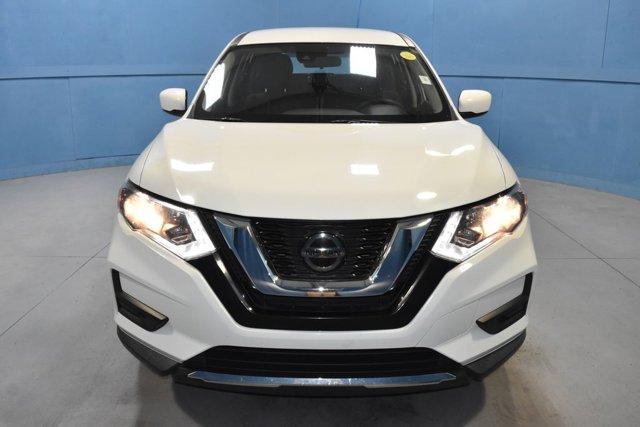 Photo of 2020 Glacier White Nissan Rogue