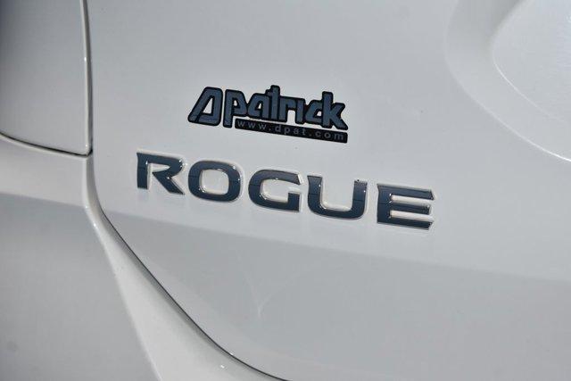 Photo of 2020 Glacier White Nissan Rogue