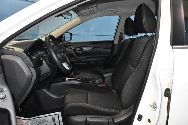 Photo of 2020 Glacier White Nissan Rogue