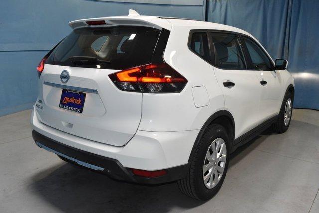 Photo of 2020 Glacier White Nissan Rogue