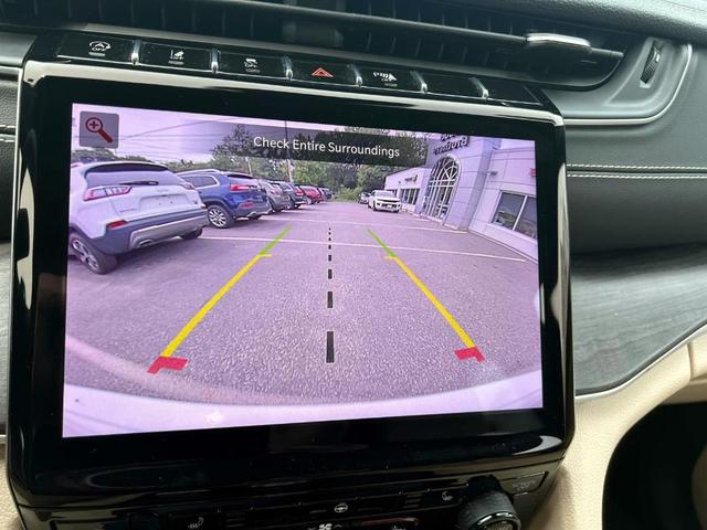 Photo of 2023 White Jeep Grand Cherokee