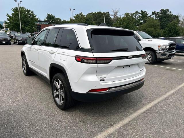 Photo of 2023 White Jeep Grand Cherokee