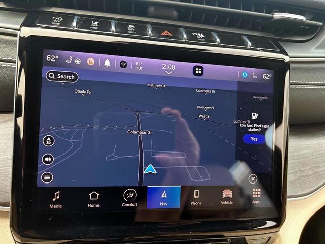 Photo of 2023 White Jeep Grand Cherokee