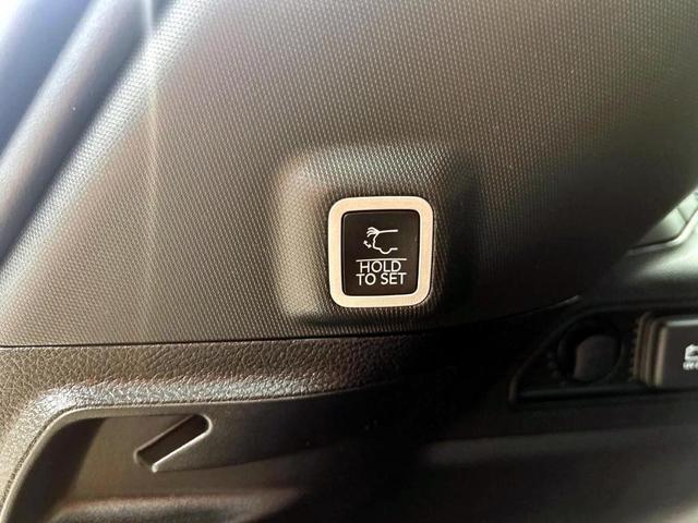 Photo of 2023 White Jeep Grand Cherokee