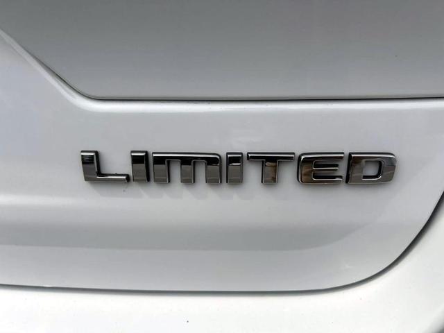 Photo of 2023 White Jeep Grand Cherokee