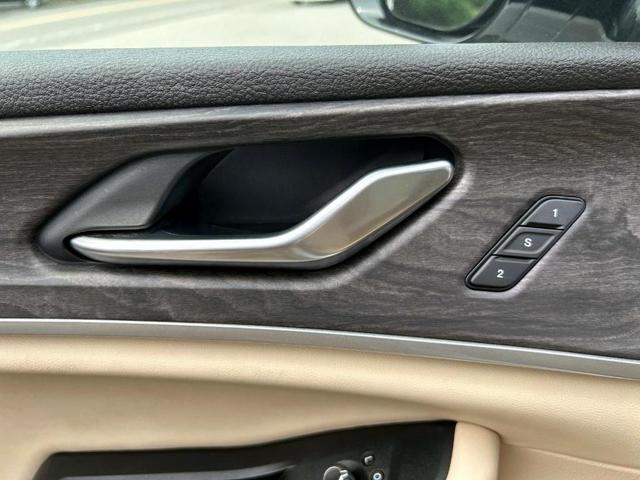 Photo of 2023 White Jeep Grand Cherokee