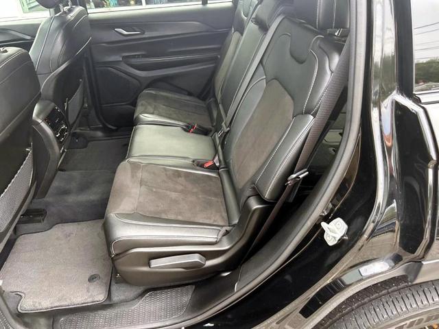Photo of 2023 Diamond Black Jeep Grand Cherokee L