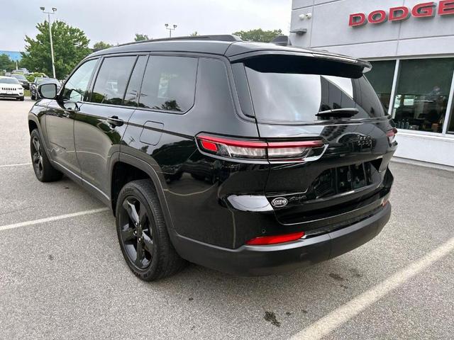 Photo of 2023 Diamond Black Jeep Grand Cherokee L
