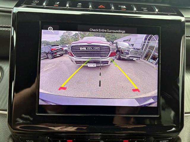 Photo of 2023 Diamond Black Jeep Grand Cherokee L