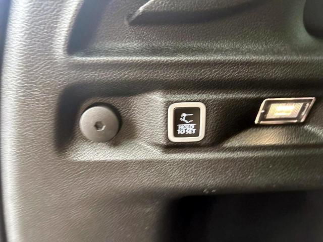 Photo of 2023 Diamond Black Jeep Grand Cherokee L