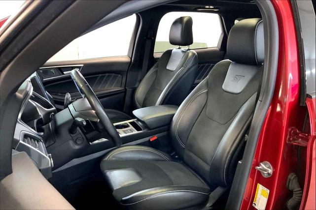 Photo of 2021 Rapid Red Metallic Tinted Clearcoat Ford Edge