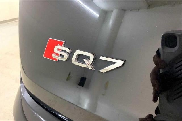 Photo of 2022 Mythos Black Metallic Audi SQ7