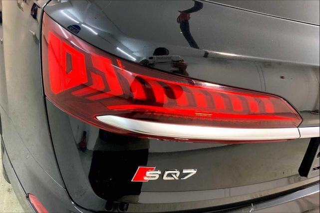 Photo of 2022 Mythos Black Metallic Audi SQ7