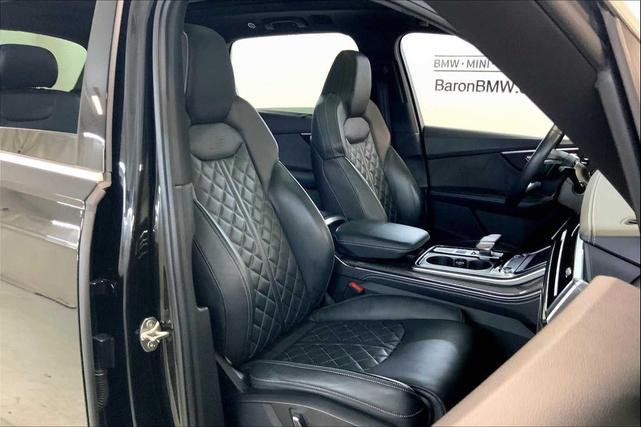 Photo of 2022 Mythos Black Metallic Audi SQ7