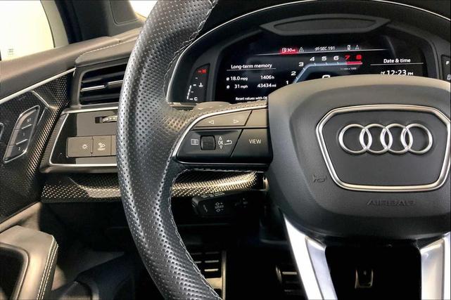 Photo of 2022 Mythos Black Metallic Audi SQ7