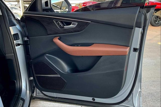 Photo of 2022 Florett Silver Metallic Audi Q8
