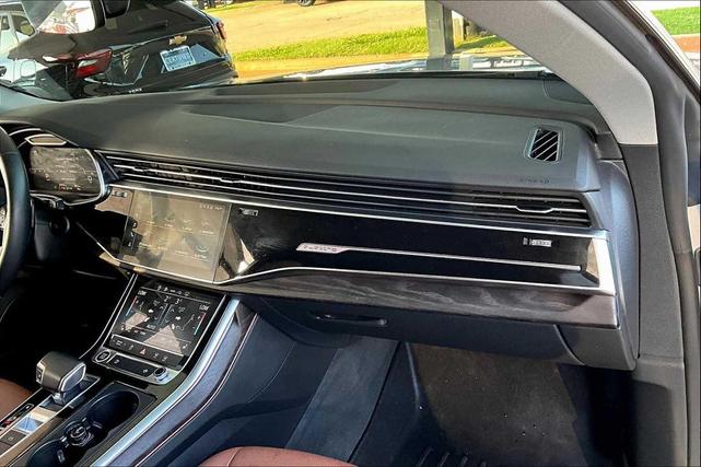 Photo of 2022 Florett Silver Metallic Audi Q8