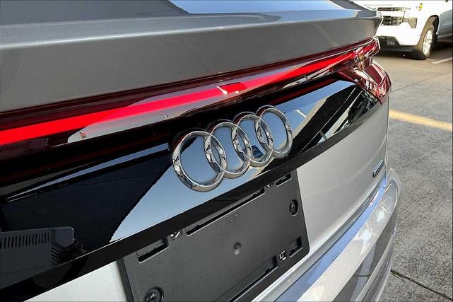 Photo of 2022 Florett Silver Metallic Audi Q8