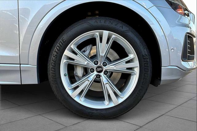 Photo of 2022 Florett Silver Metallic Audi Q8