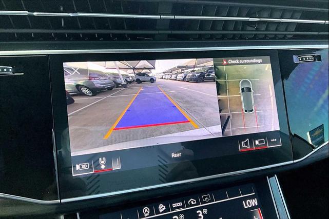 Photo of 2022 Florett Silver Metallic Audi Q8