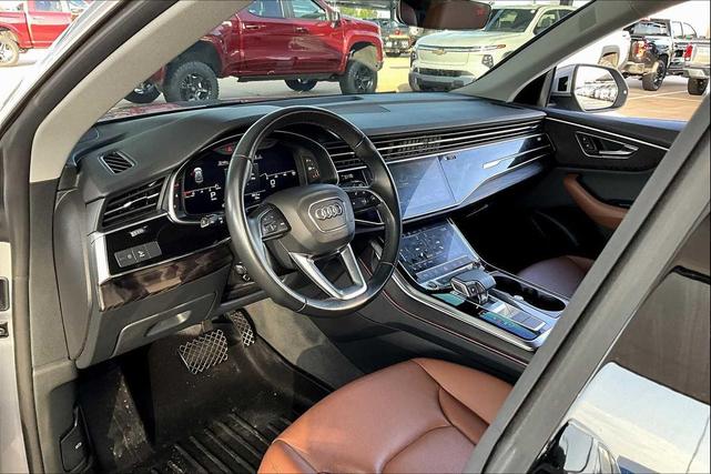 Photo of 2022 Florett Silver Metallic Audi Q8