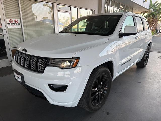 Photo of 2021 Bright White Clearcoat Jeep Grand Cherokee