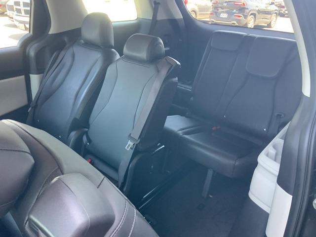 Photo of 2023 Metal Kia Carnival