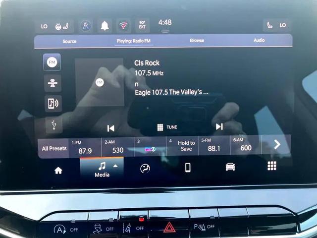 Photo of 2022 White Jeep Compass