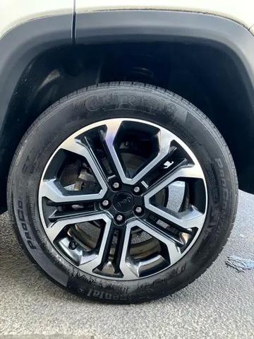 Photo of 2022 White Jeep Compass