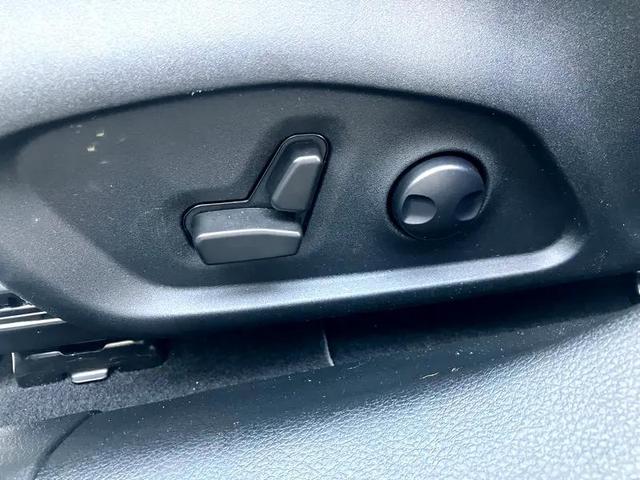 Photo of 2022 White Jeep Compass