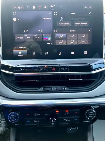Photo of 2022 White Jeep Compass