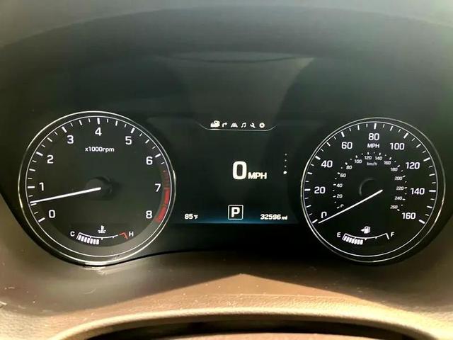 Photo of 2017 White Genesis G80
