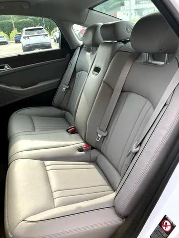 Photo of 2017 White Genesis G80