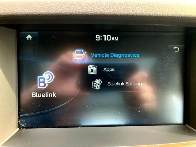 Photo of 2017 White Genesis G80
