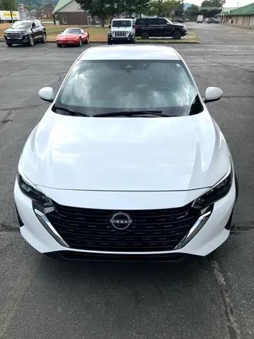 Photo of 2024 White Nissan Sentra