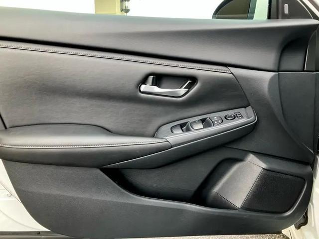 Photo of 2024 White Nissan Sentra