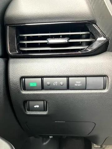 Photo of 2024 White Nissan Sentra