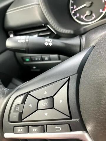 Photo of 2024 White Nissan Sentra