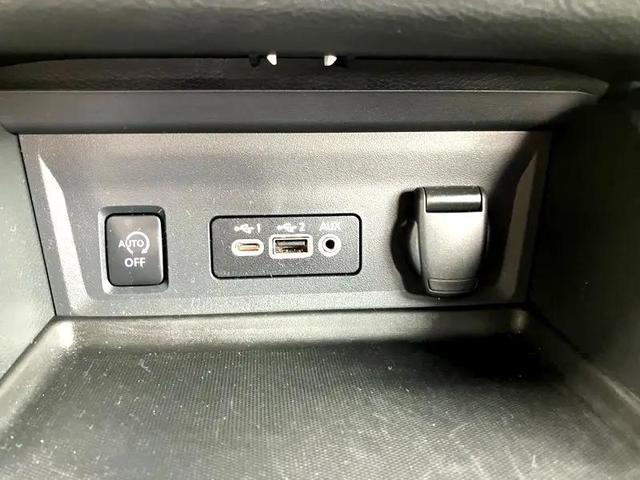 Photo of 2024 White Nissan Sentra