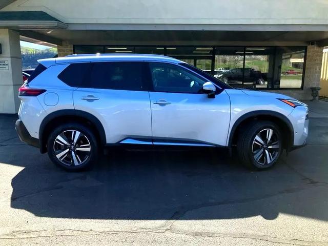 Photo of 2022 Silver Nissan Rogue