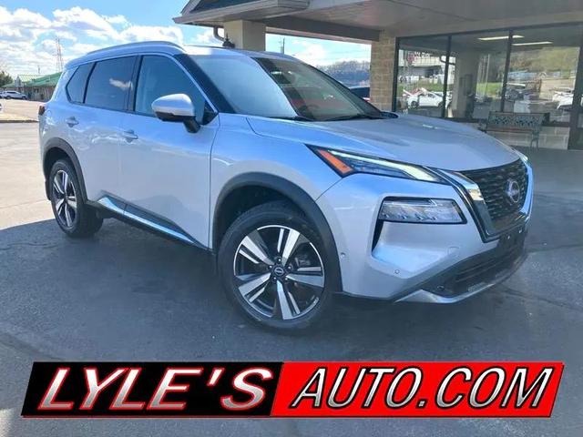 Photo of 2022 Silver Nissan Rogue